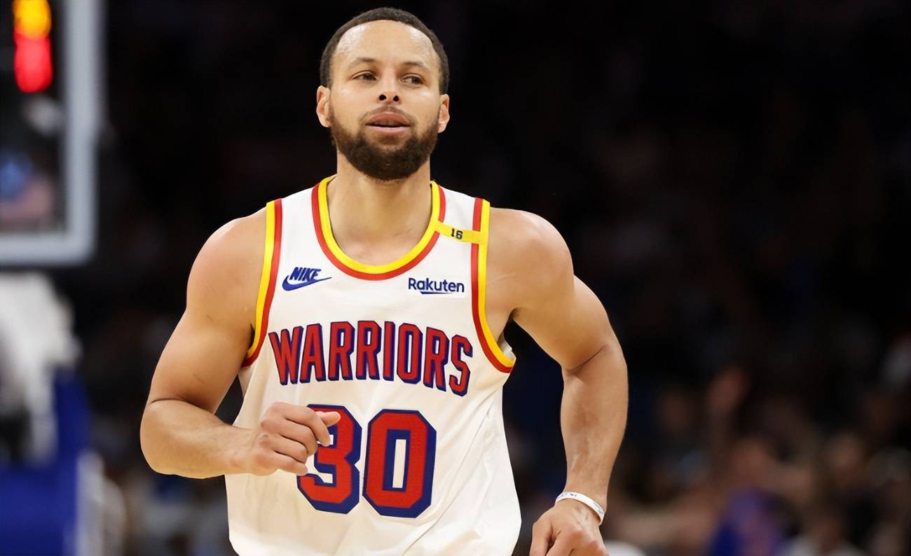 法国队带队取胜!,库里重要时刻战术调整气势如虹延续-爱游戏