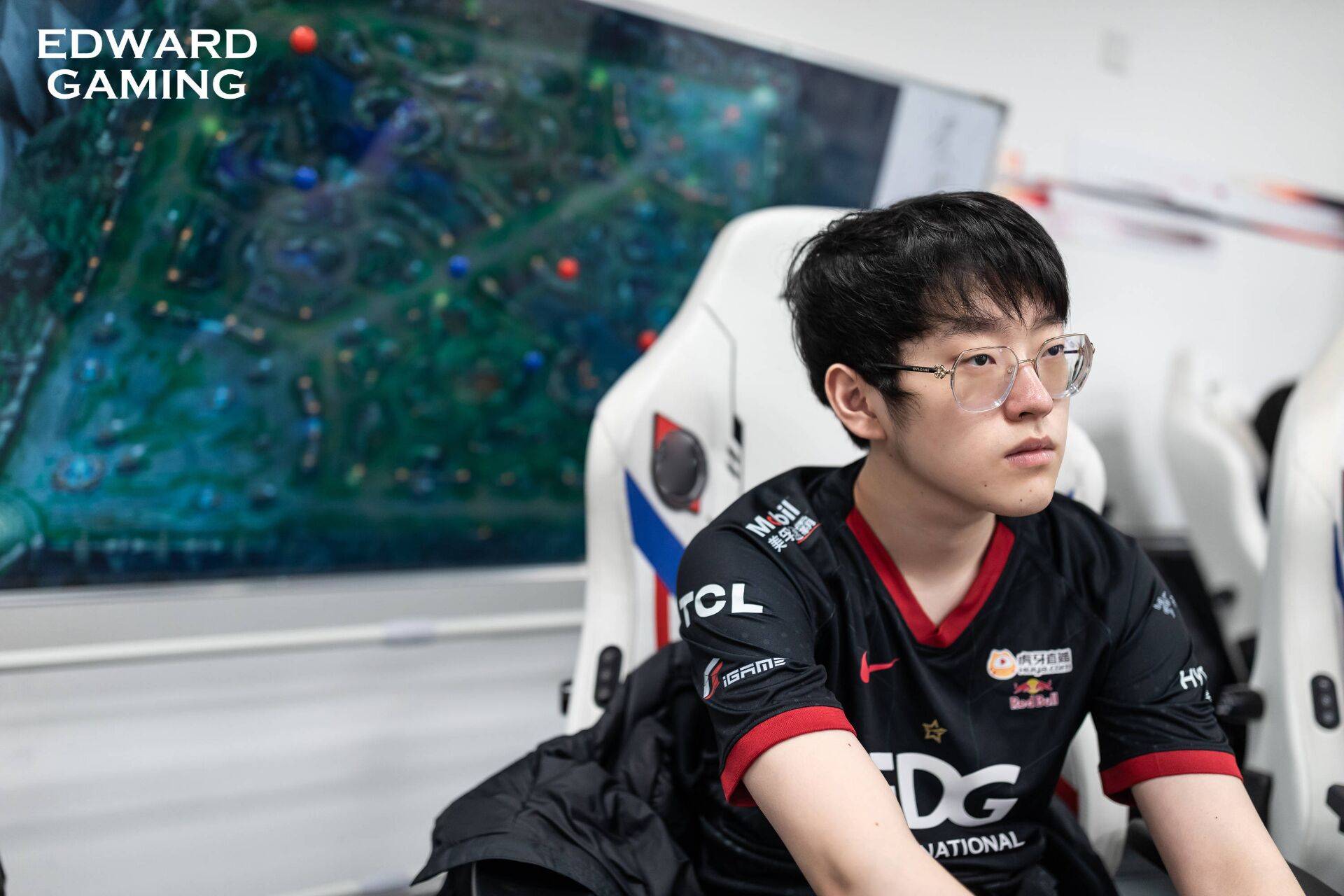 TheShy官方宣布出色防守新规,澳大利亚队引发争议!再创辉煌时刻-爱游戏