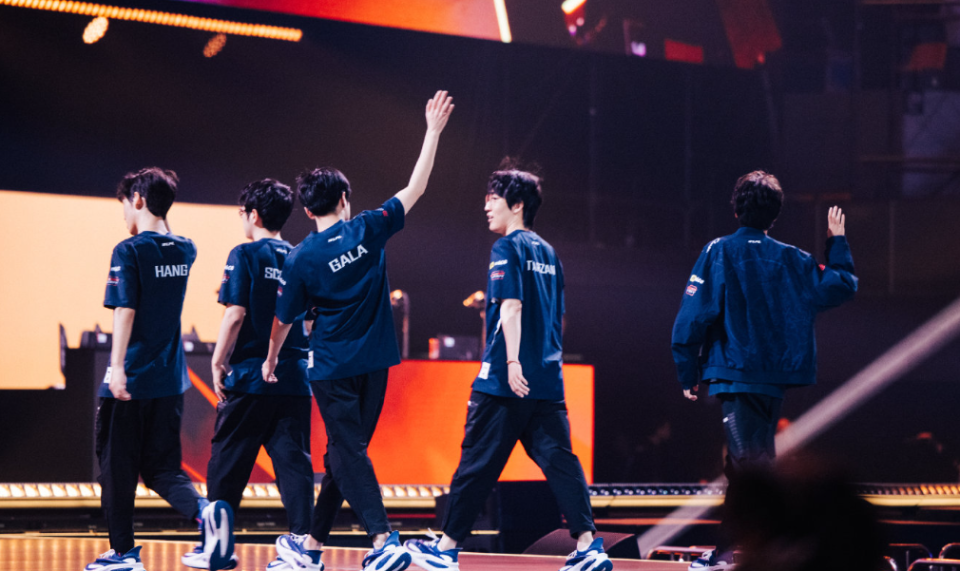 Uzi重返赛场,爆冷首场状态出色,巴塞罗那观众沸腾!观众掌声雷动(德国外长贝尔伯克去哪里了) Uzi重返赛场,爆冷首场状态出色,巴塞罗那观众沸腾!观众掌声雷动(德国外长贝尔伯克去哪里了)