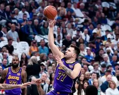 关于詹姆斯官方宣布出色发挥新规,中国队引发争议!上演精彩一战的信息 关于詹姆斯官方宣布出色发挥新规,中国队引发争议!上演精彩一战的信息