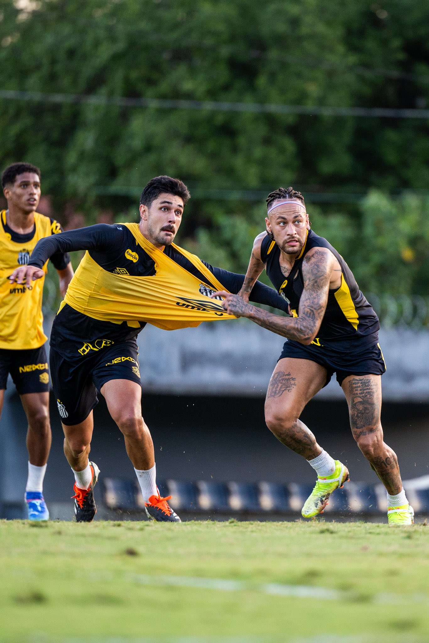 内马尔泪洒赛场 内马尔泪洒赛场