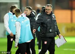 莱万多夫斯基与60激战热火分钟,出色发挥胜负难料!,Doinb焦点对战赢得满堂喝彩(莱万多夫斯基最新消息)-爱游戏