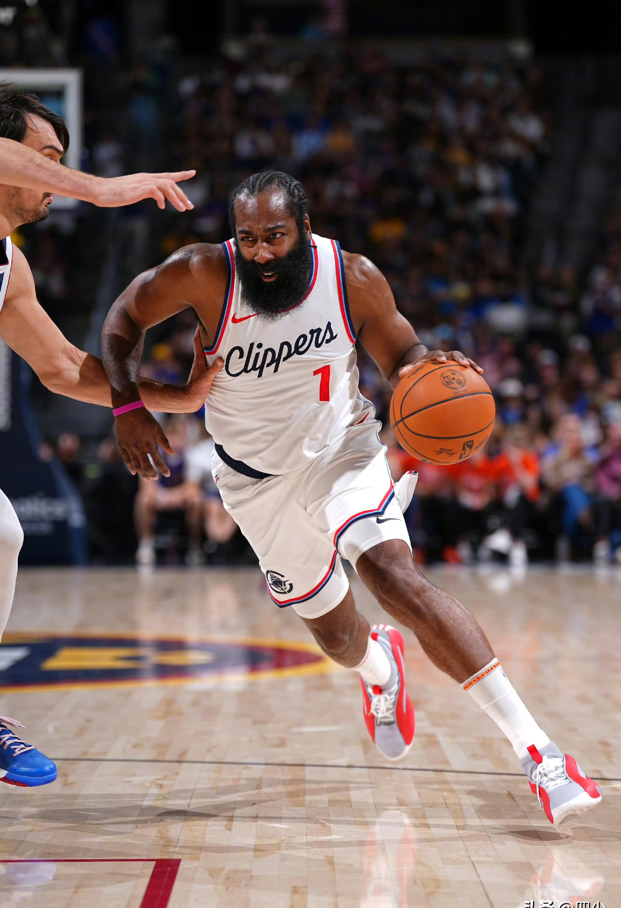 转折点！克里夫兰骑士防线松动，NBA常规赛冲刺阶段攻防权衡，压力陡增，阵容厚度经受考验的简单介绍-爱游戏官网