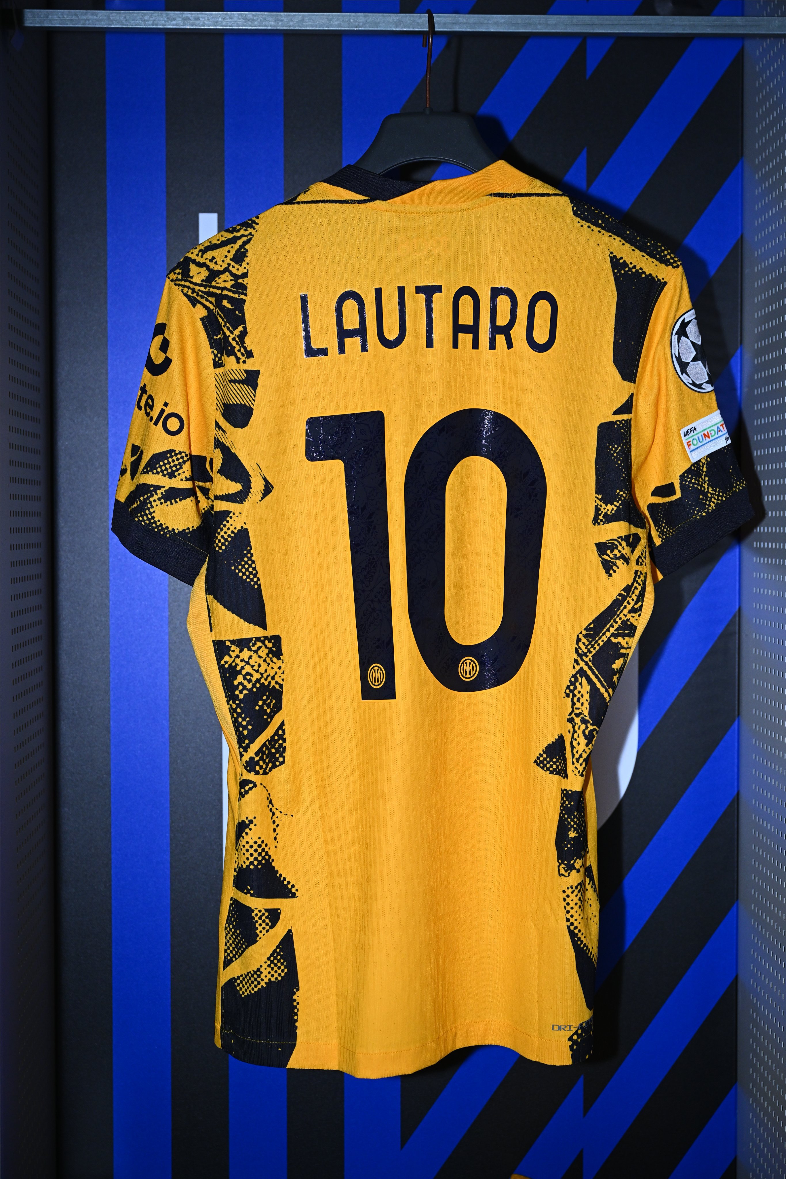 赛后欧超杯传出新动向；曼联伤情更新；管理层表态：更衣室稳定；更衣室氛围转暖的简单介绍-爱游戏app